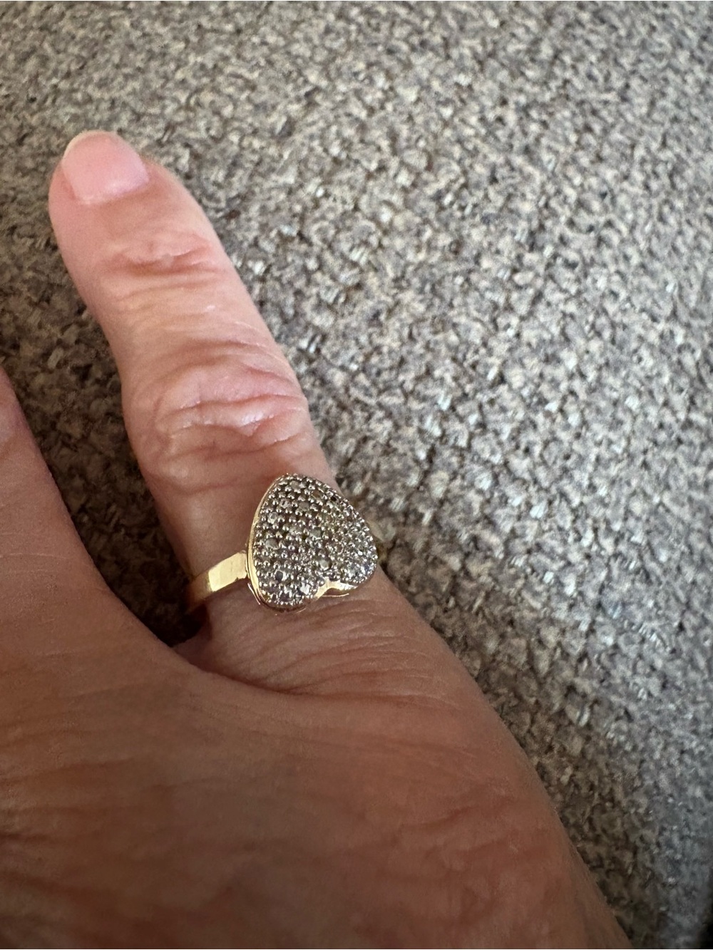 Heart Pavé Ring in 10k Gold - Picture 3 of 8